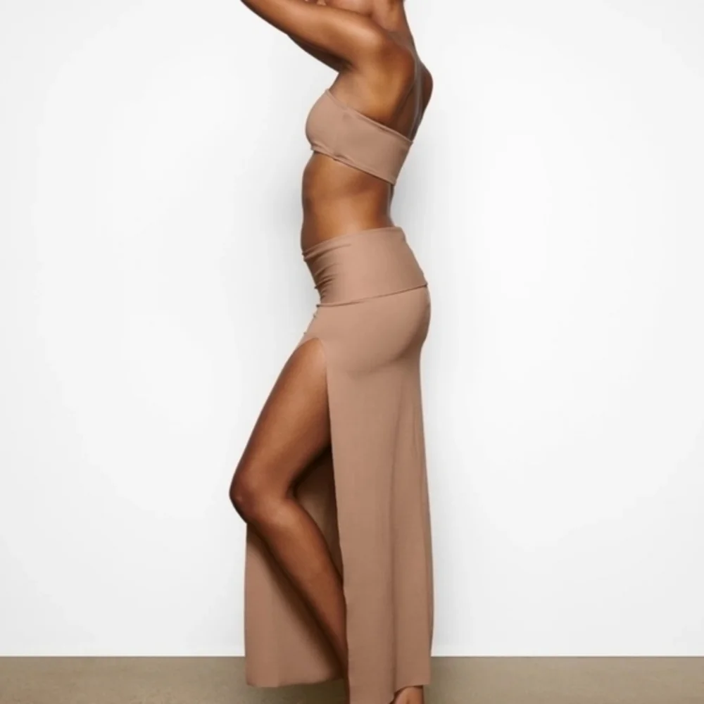 SKIMS SHAPING MAXI SKIRT SIENNA L‎ NEW